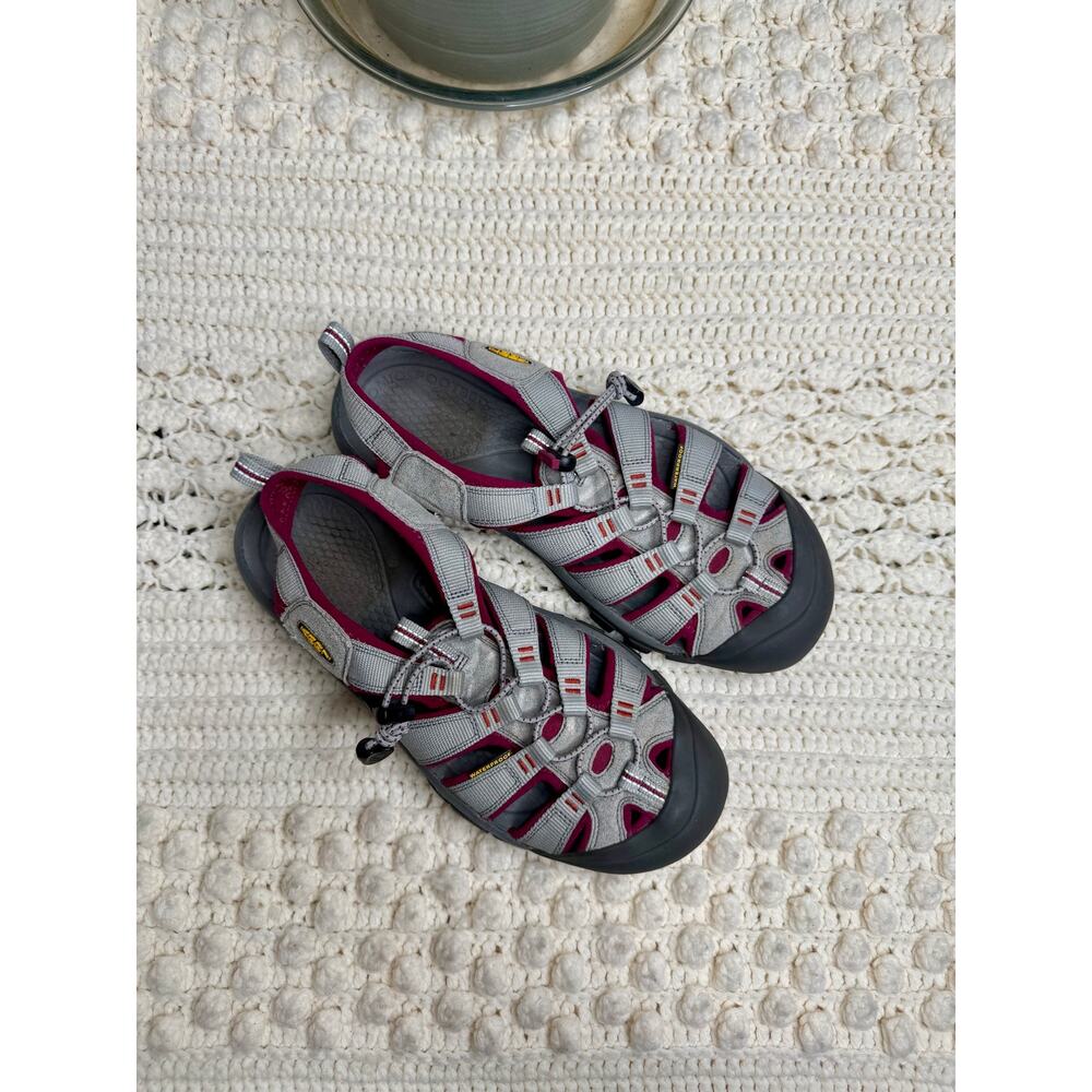 KEEN Women's 11 Newport H2 Waterproof Hiking Sandal Rubber Toe Gray Burgundy - Picture 2 of 15